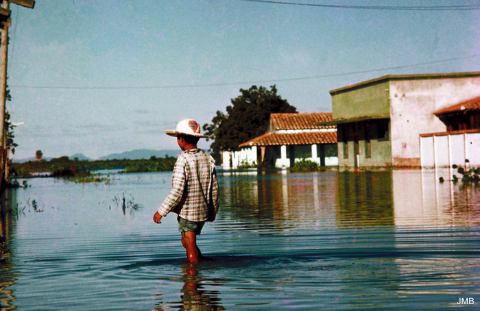 AÑO 1979 - COLOR - VIDA CAMPESINA EN PARAGUAY (JOSÉ MARÍA BLANCH)